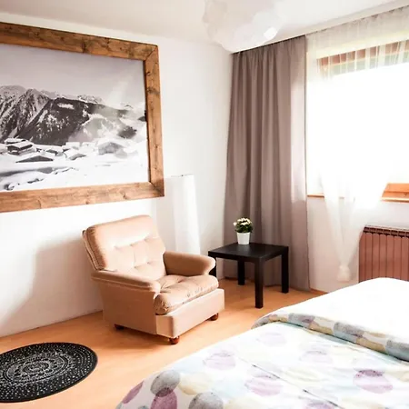 בית נופש Spacious House In With Terrace פוגן