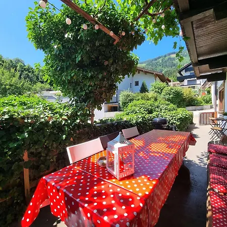 בית נופש Spacious House In With Terrace פוגן