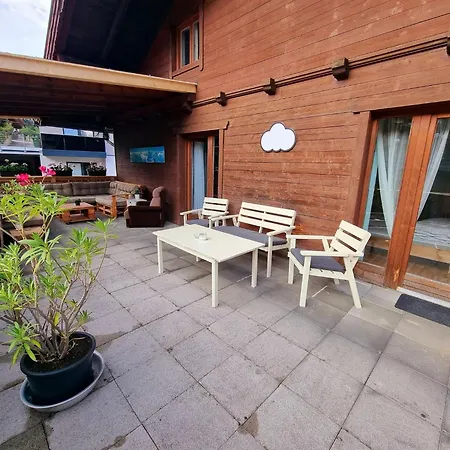 Spacious House In With Terrace * פוגן